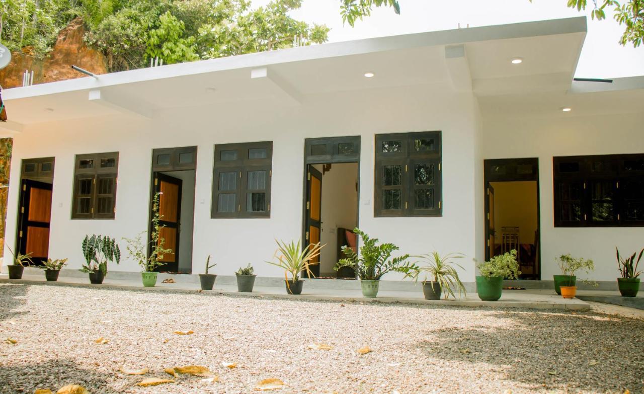 Navodya Guest Mirissa Hotel ภายนอก รูปภาพ